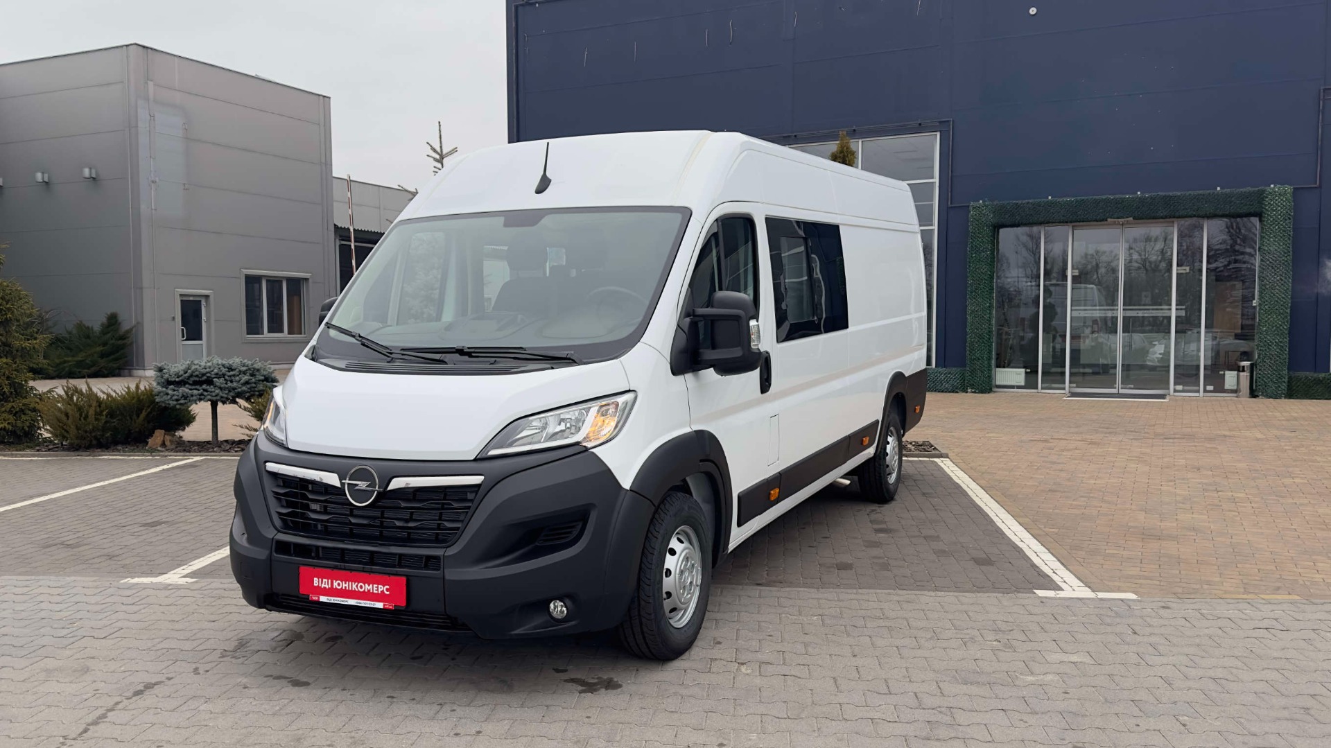 Opel Movano Crew Cab, вигляд спереду з лівого боку